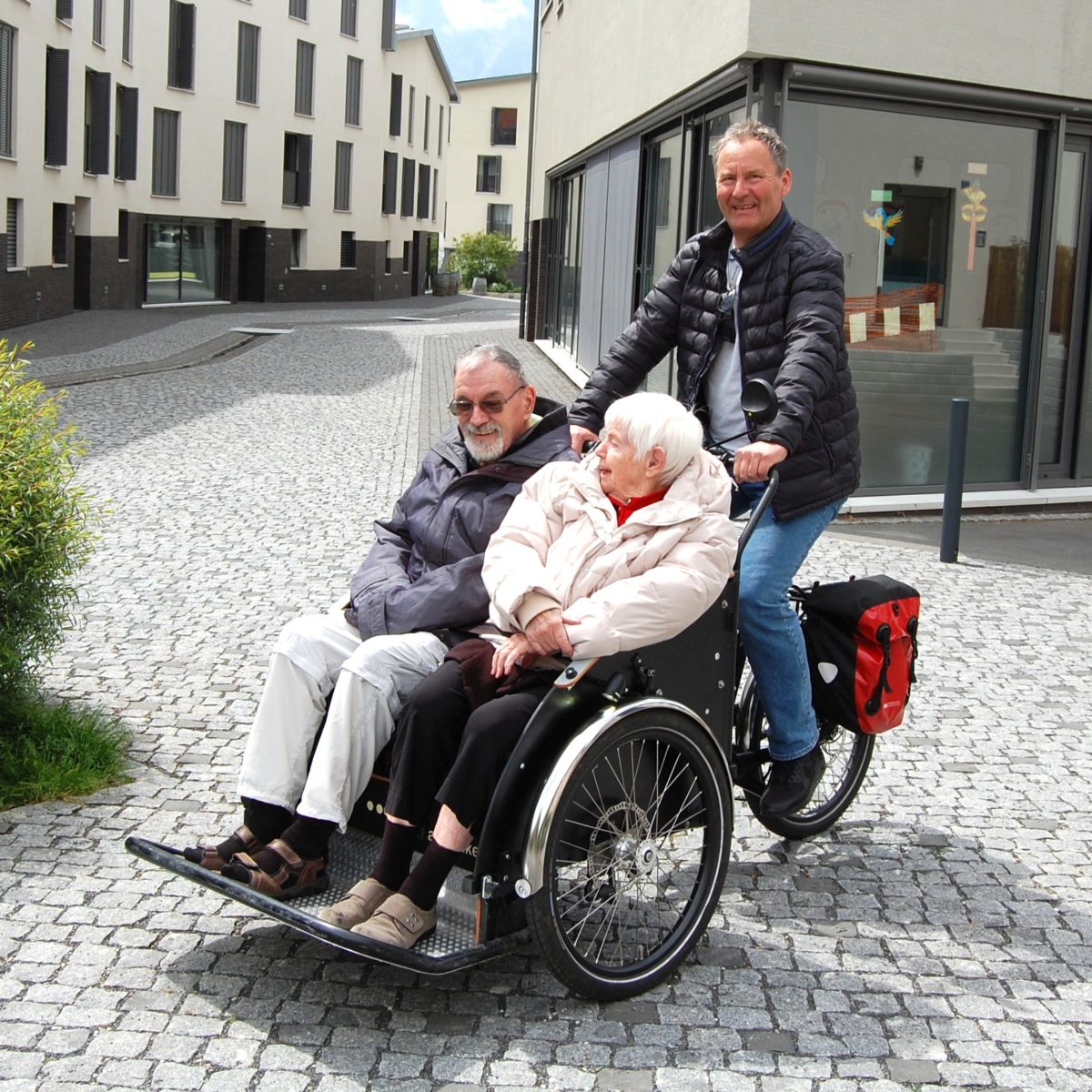 les-maries-du-bourg-1200×1200